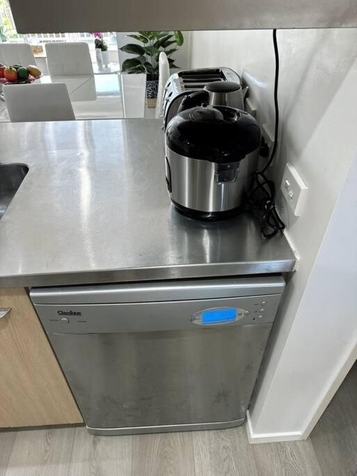 Immaculate 3 Bd 2 Bth Apartment -Free Carpark & Pool Auckland Extérieur photo