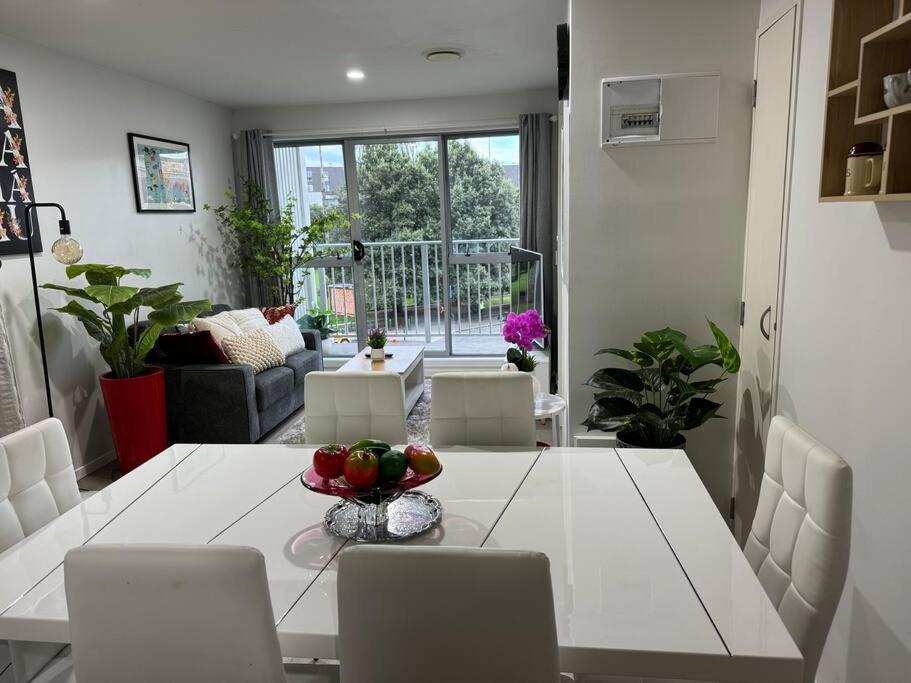 Immaculate 3 Bd 2 Bth Apartment -Free Carpark & Pool Auckland Extérieur photo
